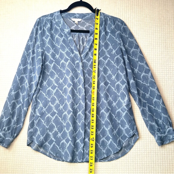Banana Republic Satin Blouse Size S Blue Print Long Sleeve Sleeve Hidden Button - Picture 6 of 10
